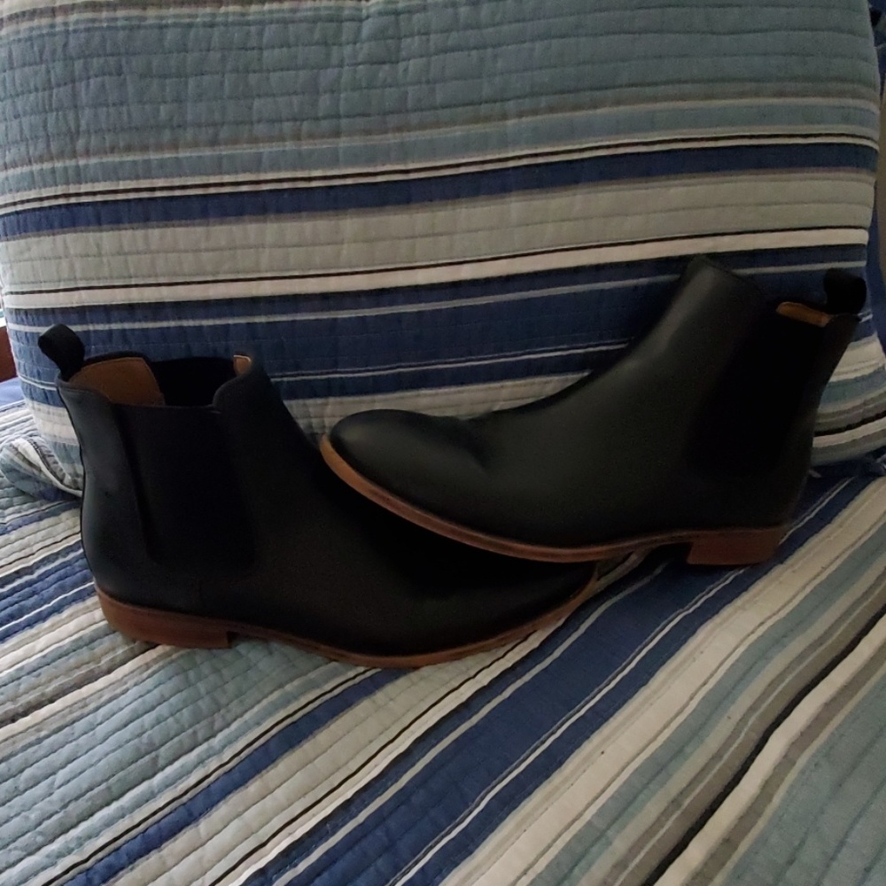 Apt 9 Black Leather Chelsea Boots